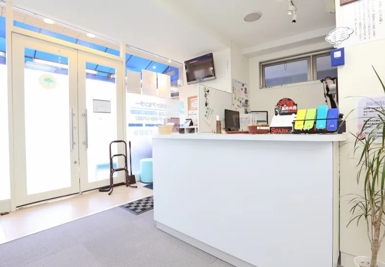 平日は夜20時半まで土曜・祝日も受付